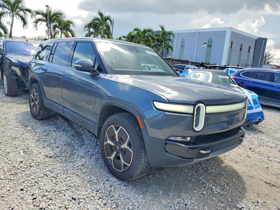 7PDSGABA7RN036888 2024 Rivian R1S photo no. 4