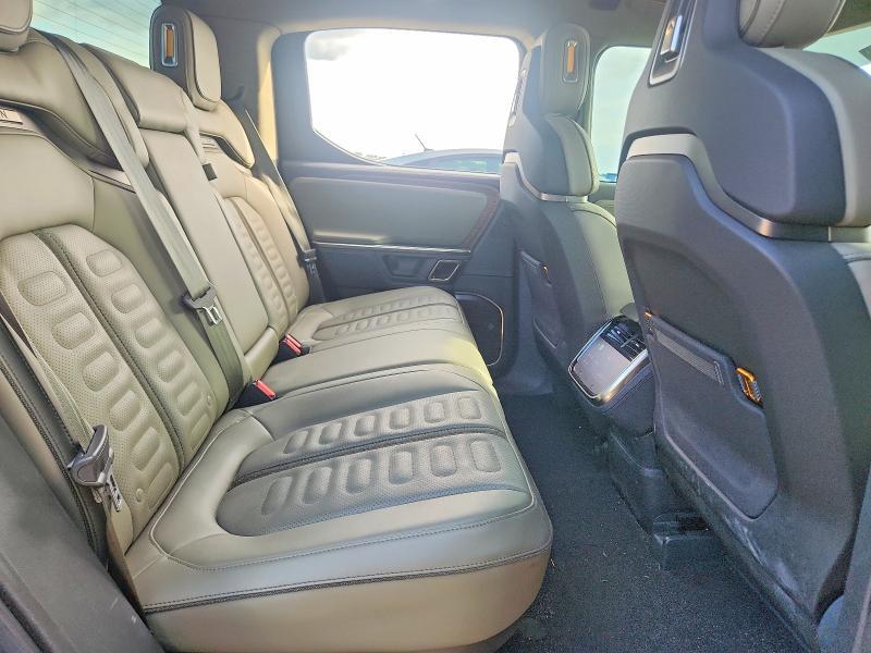 7FCTGAAL9PN024375 2023 Rivian R1T photo no. 10