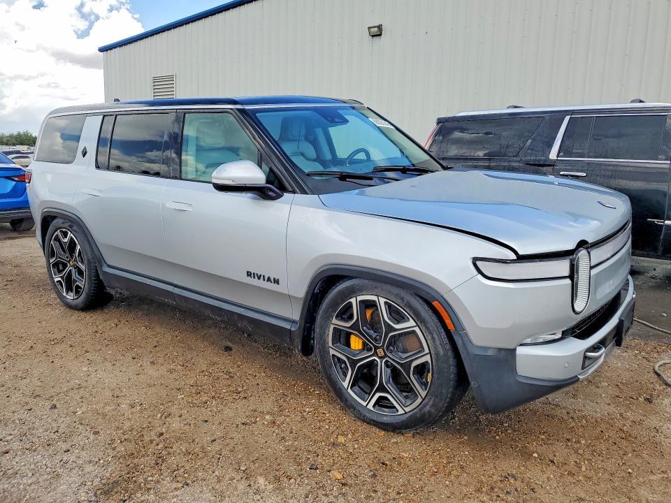 7PDSGABA0PN008136 2023 Rivian R1S photo no. 4