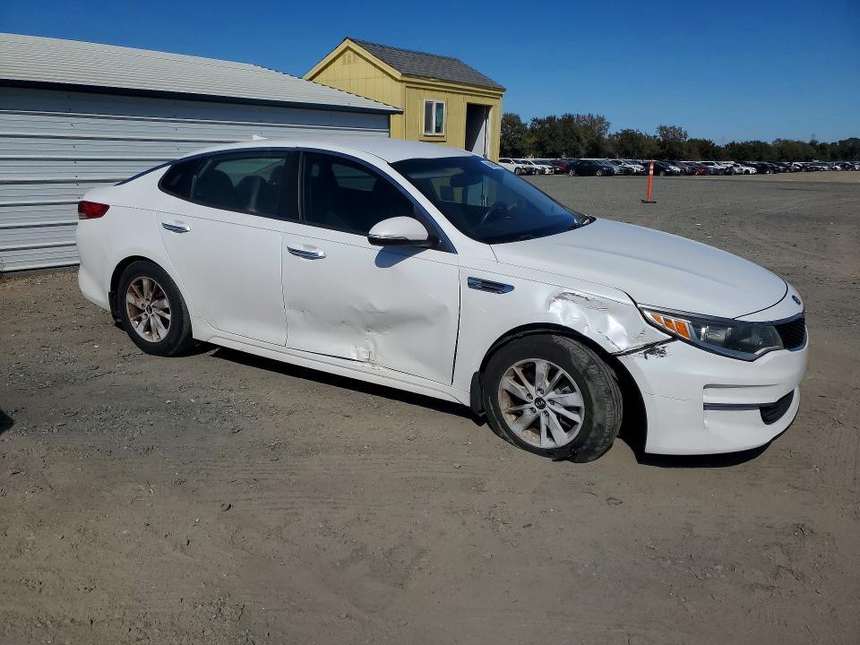5XXGT4L39GG081074 2016 KIA Optima photo no. 4