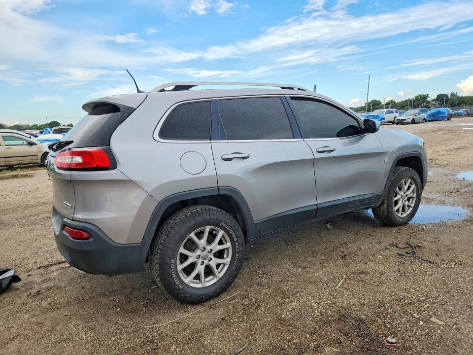 1C4PJMCS7HW656303 2017 Jeep Cherokee photo no. 3