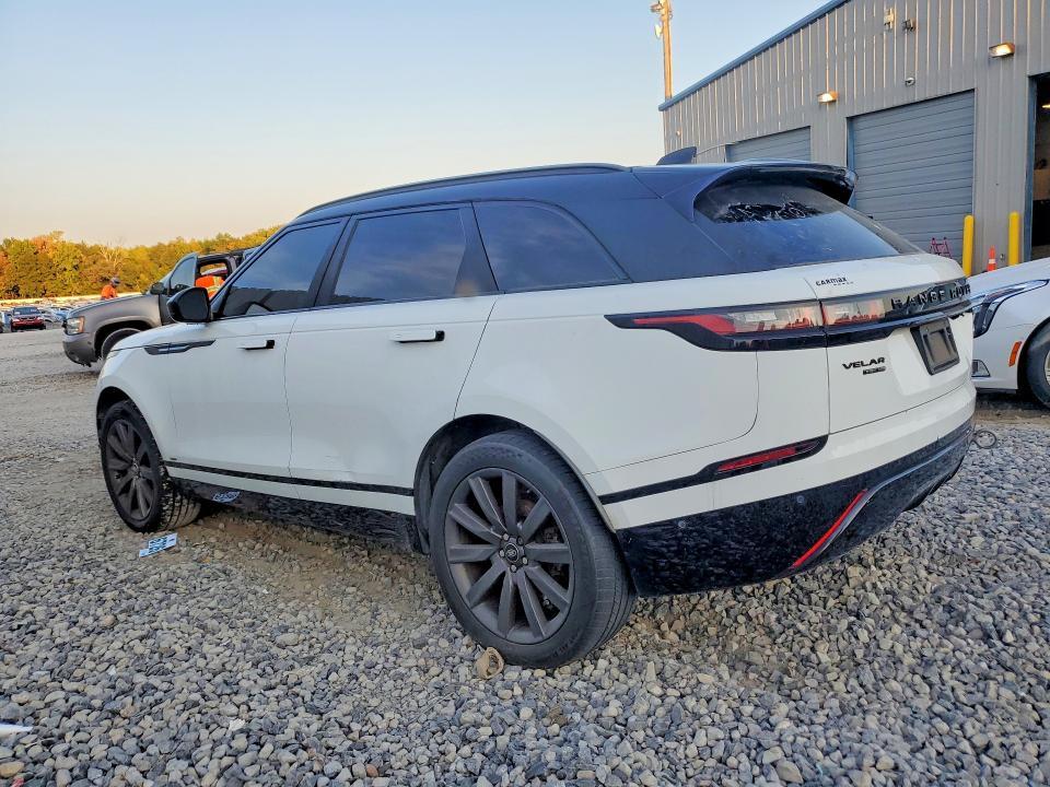 SALYM2RN0JA733235 2018 Land Rover Range Rover photo no. 2