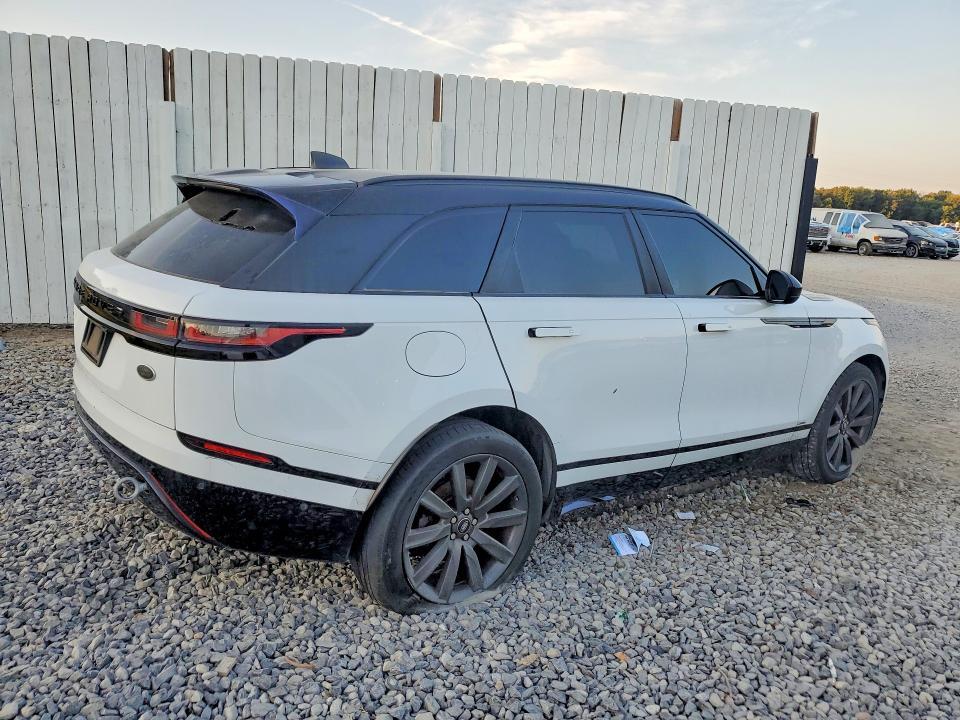 SALYM2RN0JA733235 2018 Land Rover Range Rover photo no. 3