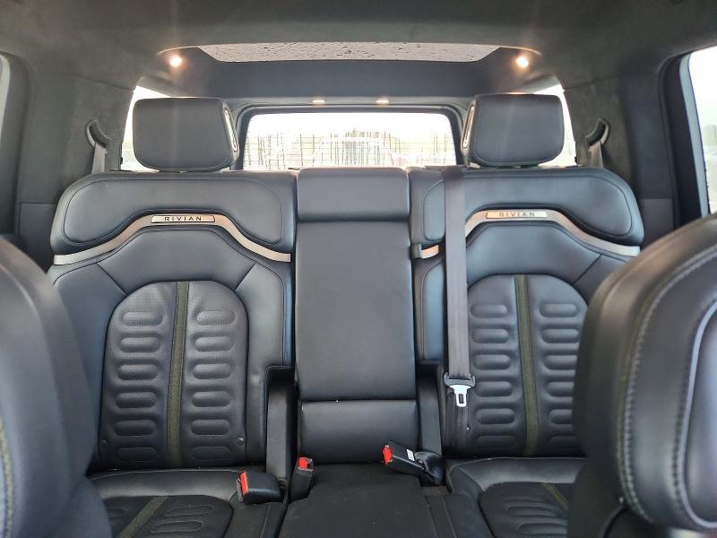 7PDSGABA7PN003807 2023 Rivian R1S photo no. 10