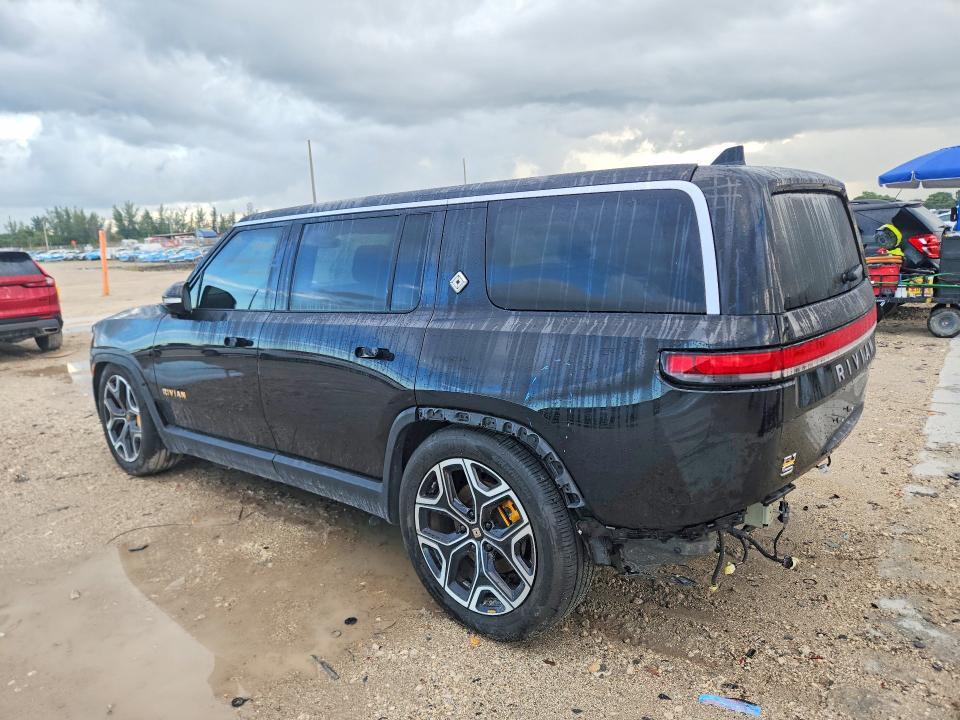 7PDSGABA7PN003807 2023 Rivian R1S photo no. 2