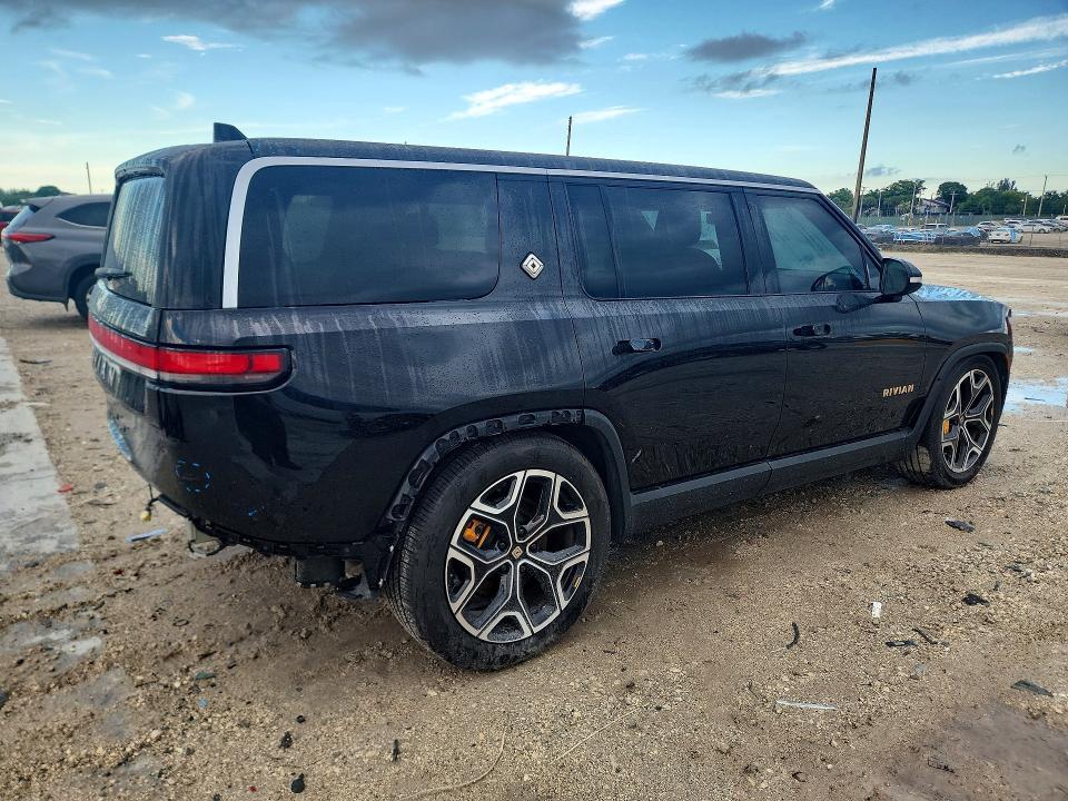 7PDSGABA7PN003807 2023 Rivian R1S photo no. 3