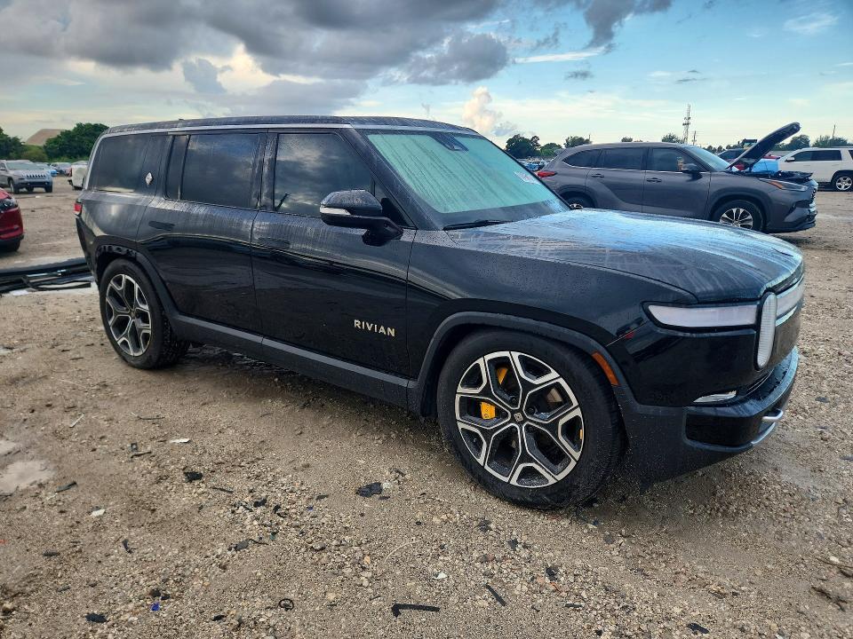 7PDSGABA7PN003807 2023 Rivian R1S photo no. 4