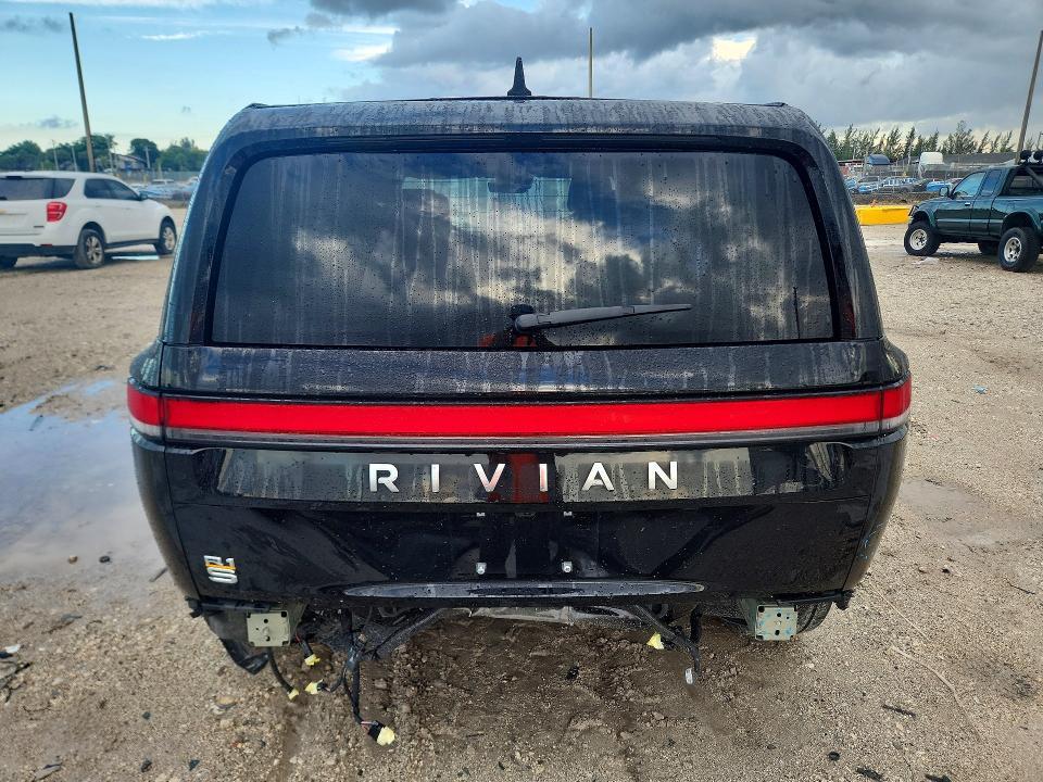 7PDSGABA7PN003807 2023 Rivian R1S photo no. 6