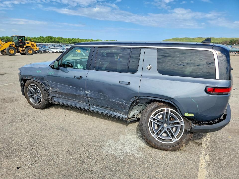7PDSGBBA0SN054113 2025 Rivian R1S photo no. 2