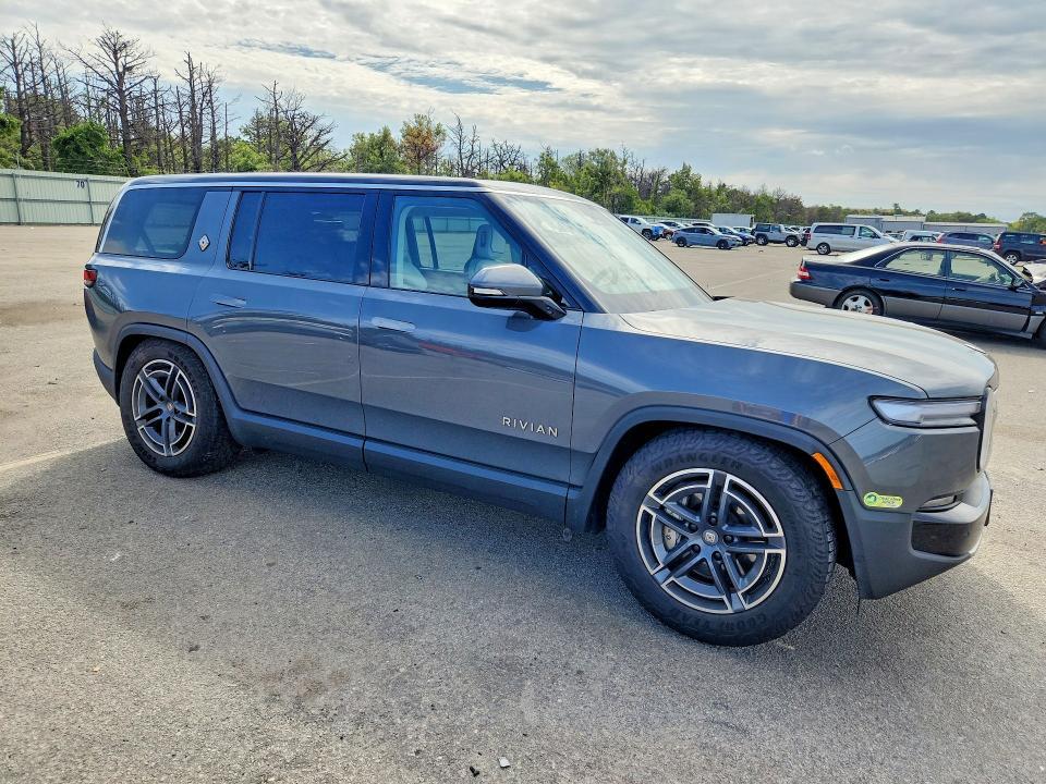 7PDSGBBA0SN054113 2025 Rivian R1S photo no. 4