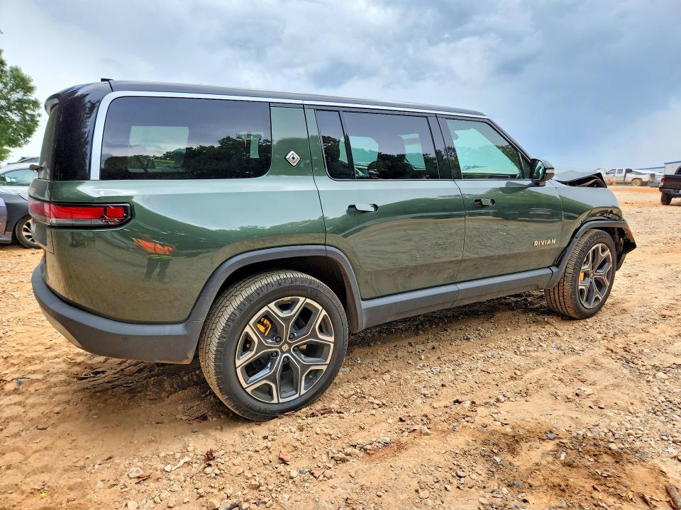 7PDSGABL0PN000121 2023 Rivian R1S photo no. 3