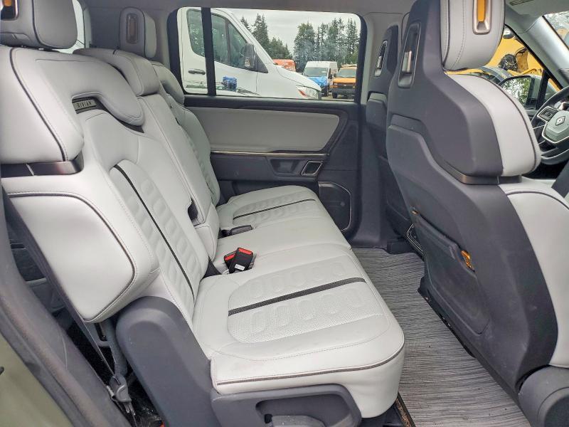 7PDSGABL7PN007017 2023 Rivian R1S photo no. 11