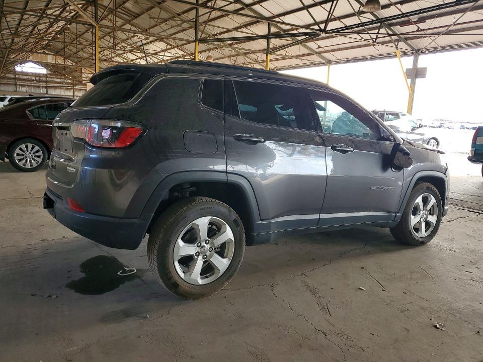 3C4NJDBB6HT672068 2017 Jeep Compass photo no. 3