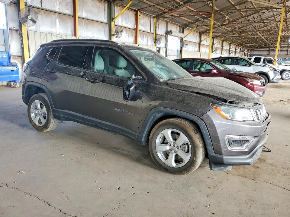 3C4NJDBB6HT672068 2017 Jeep Compass photo no. 4