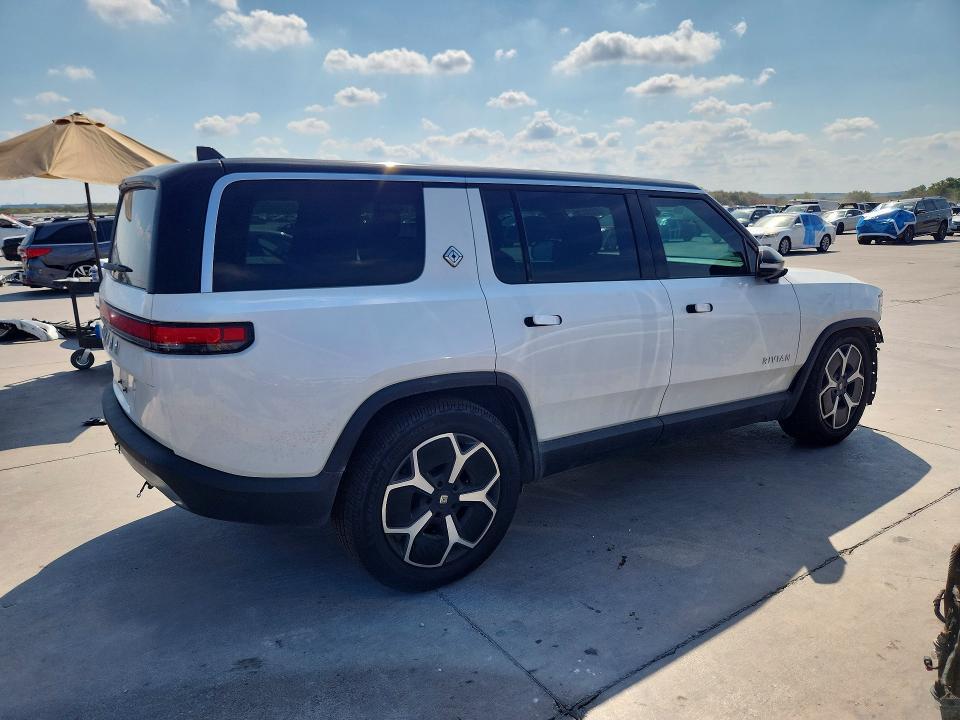 7PDSGBBA3PN024840 2023 Rivian R1S photo no. 3