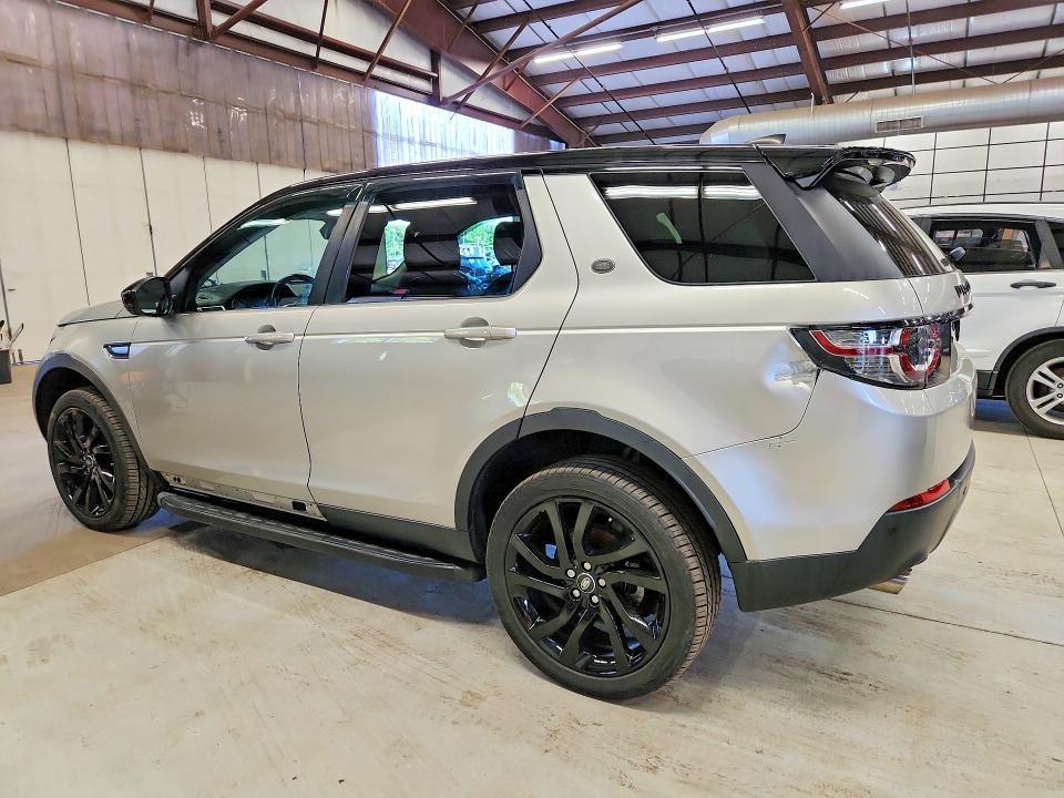 SALCR2BG2HH703386         2017 Land Rover Discovery photo no. 2
