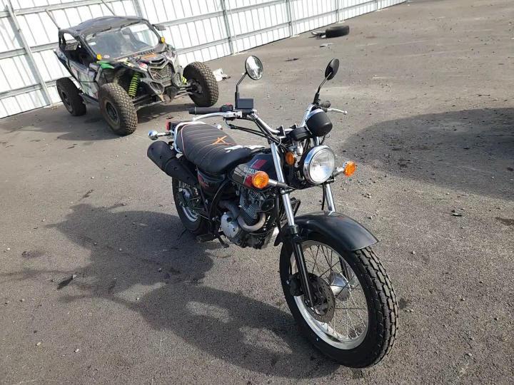 JS1NH43AXJ2100682 2018 Suzuki RV200 photo no. 9