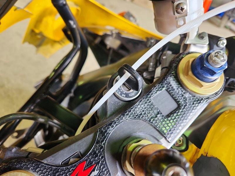 JS1GR7HA032101844 2003 Suzuki GSX-R750 photo no. 8