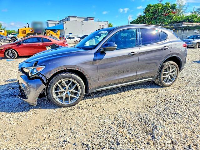 2018 Alfa Romeo Stelvio — VIN ZASFAKNN4J7B82017, şəkil 1