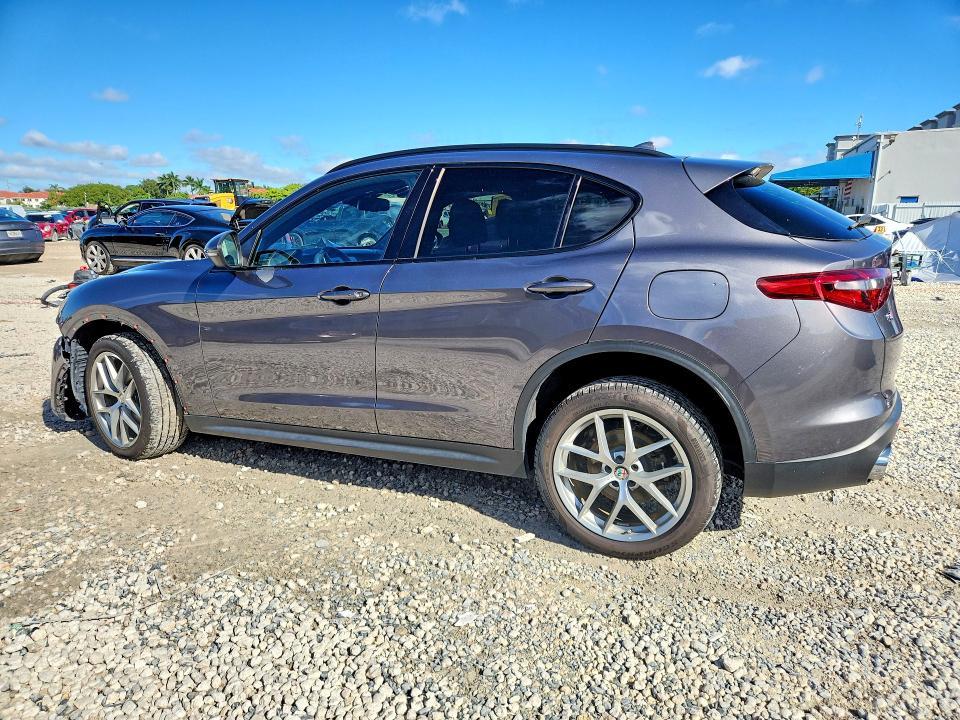2018 Alfa Romeo Stelvio — VIN ZASFAKNN4J7B82017, şəkil 2