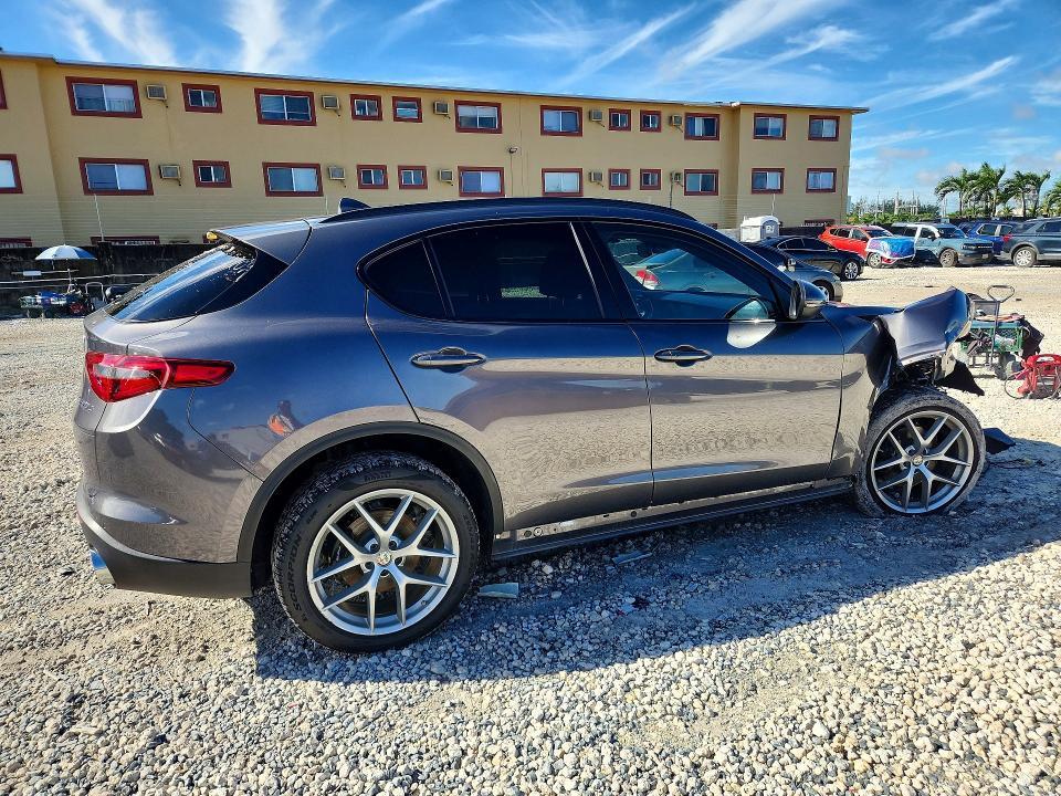 2018 Alfa Romeo Stelvio — VIN ZASFAKNN4J7B82017, şəkil 3