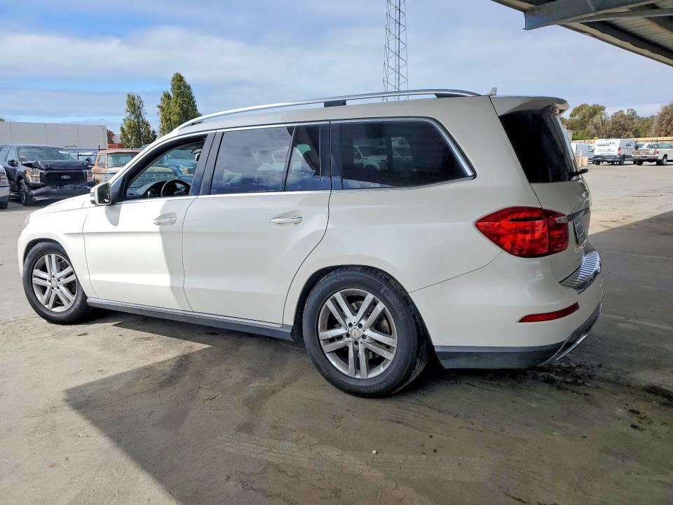 4JGDF2EE8GA678317 2016 Mercedes-Benz GL-Class photo no. 2
