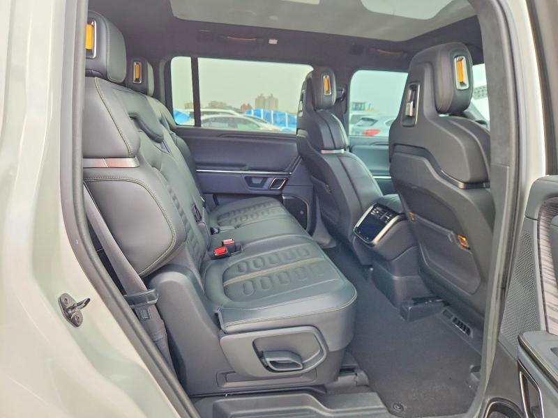 2023 Rivian R1S — VIN 7PDSGABL2PN020810, фото 11