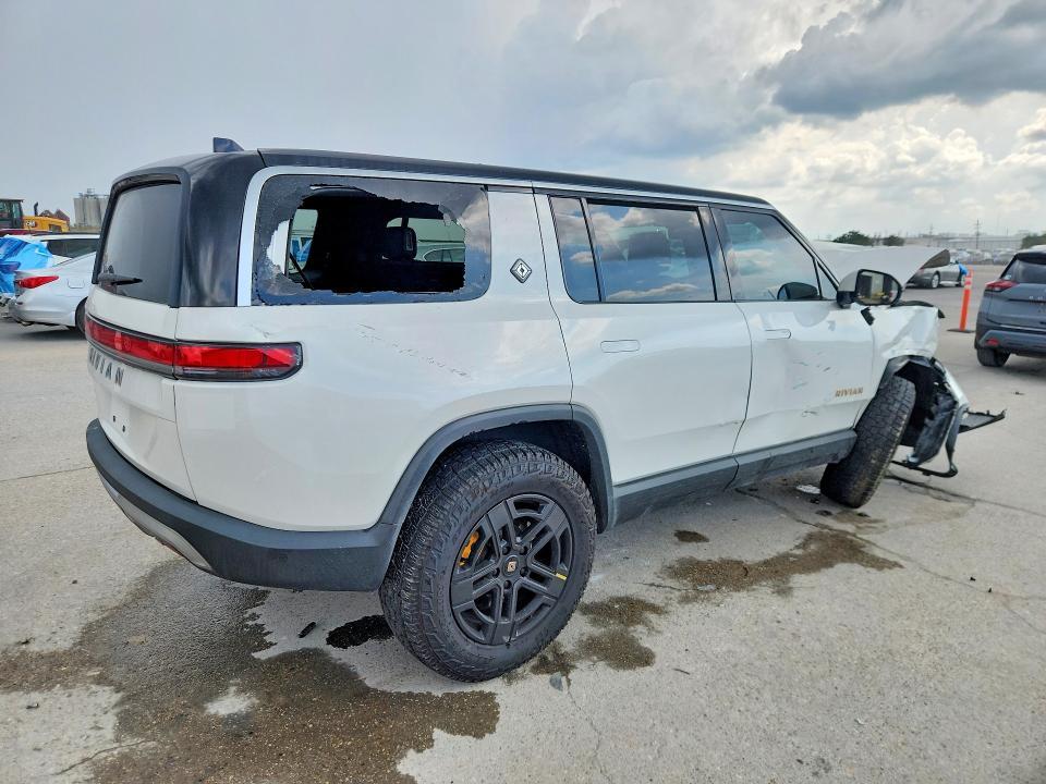 2023 Rivian R1S — VIN 7PDSGABL2PN020810, фото 3