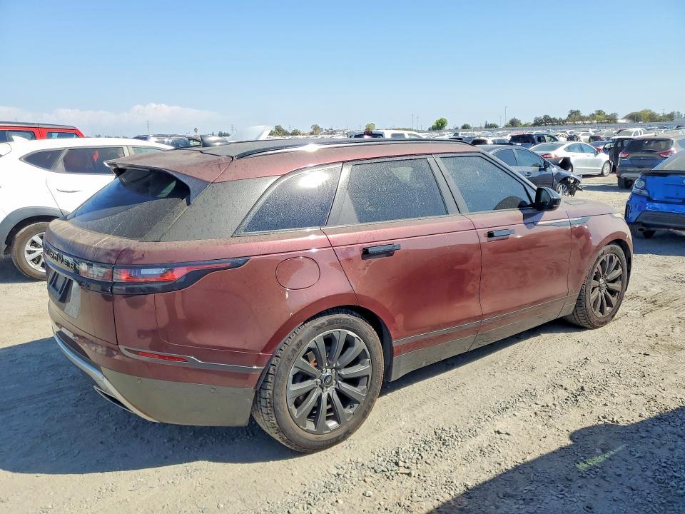 SALYL2RVXJA761000 2018 Land Rover Range Rover photo no. 3