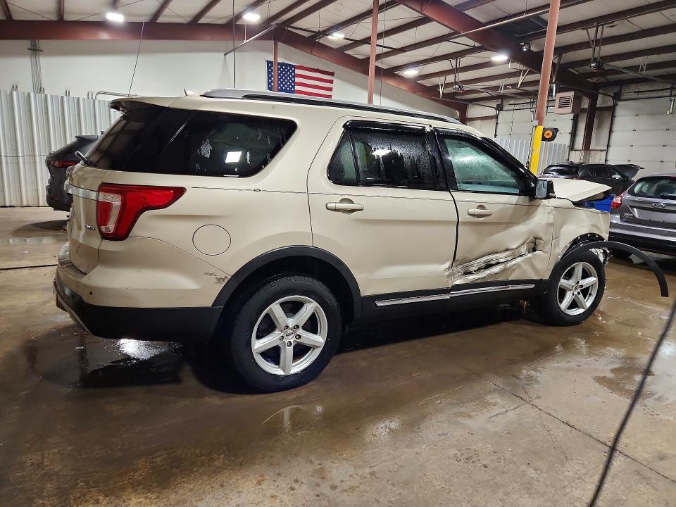 2017 Ford Explorer — VIN 1FM5K8D88HGD76216, şəkil 3