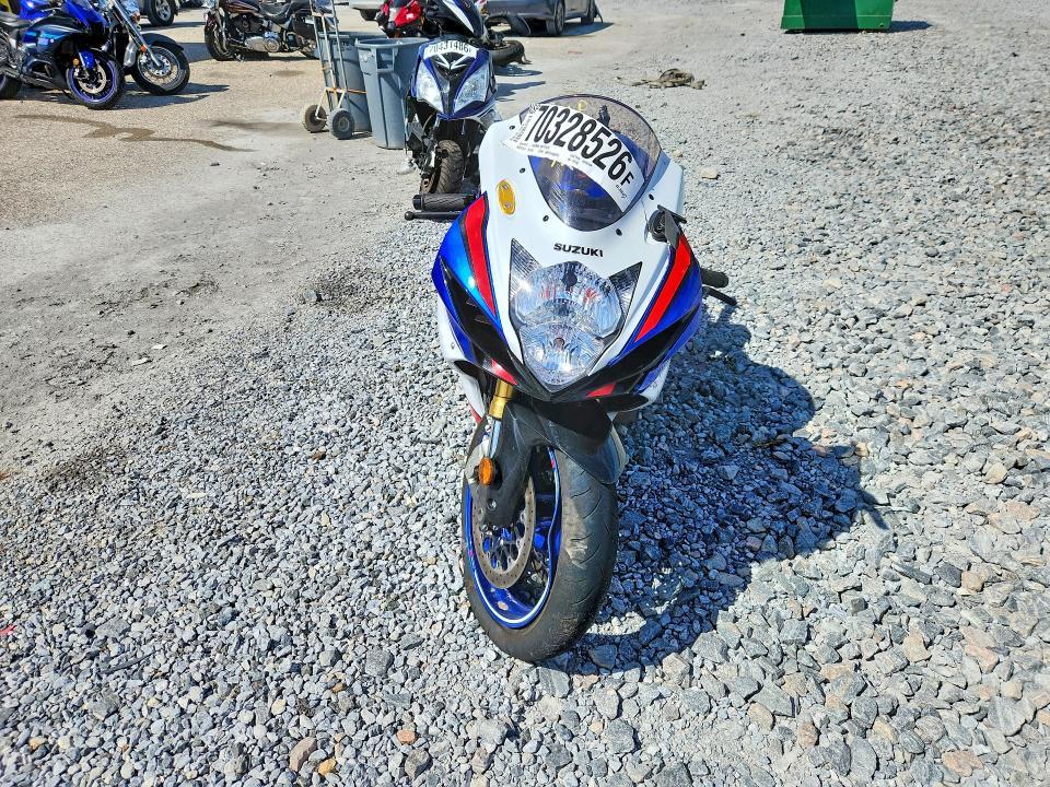 JS1GR7MA5T7100830 2026 Suzuki GSX-R750 photo no. 2