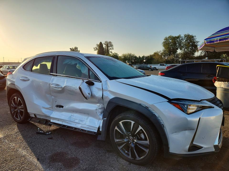 2021 Lexus UX — VIN JTHX3JBH6M2040378, şəkil 4