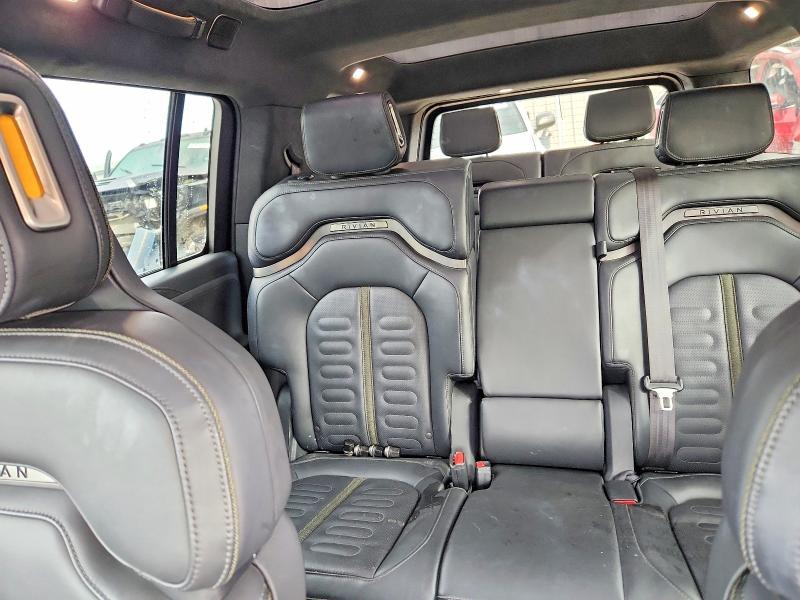 7PDSGABA7PN004553 2023 Rivian R1S photo no. 10