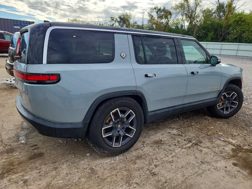 7PDSGABA7PN004553 2023 Rivian R1S photo no. 3