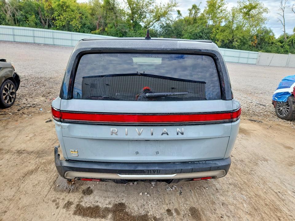 7PDSGABA7PN004553 2023 Rivian R1S photo no. 6