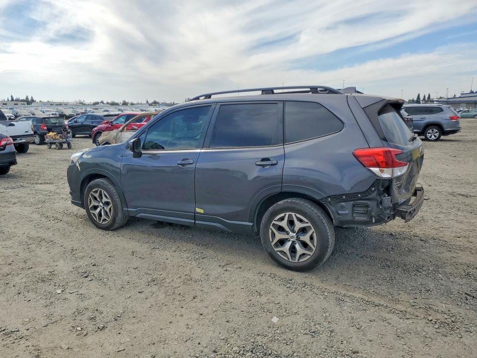 2022 Subaru Forester — VIN JF2SKAECXNH403473, şəkil 2