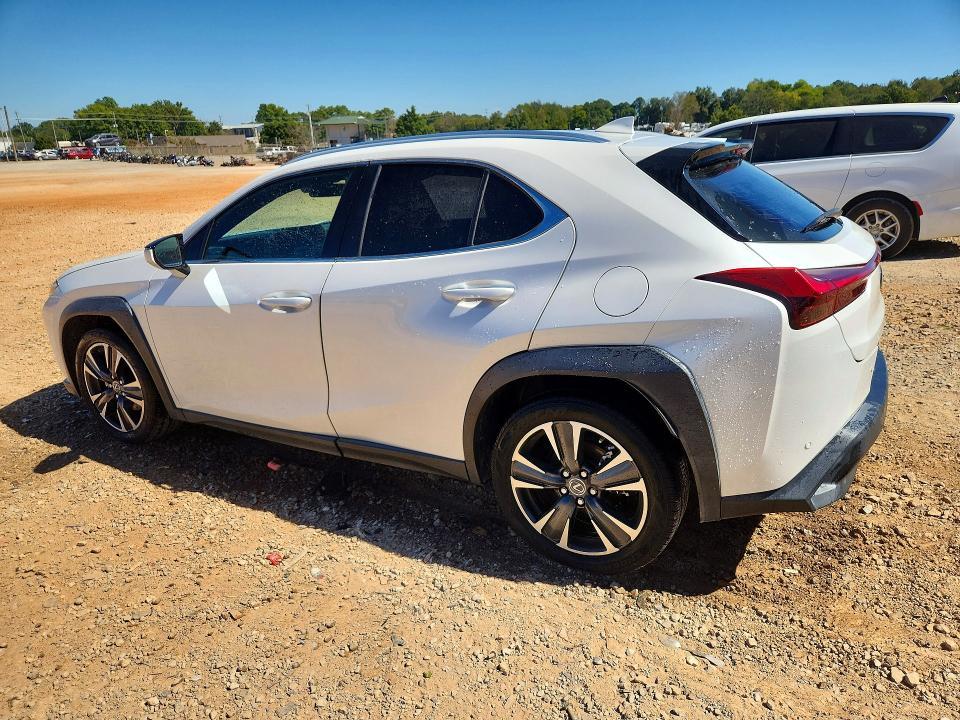 JTHX3JBH1N2046400 2022 Lexus UX photo no. 2