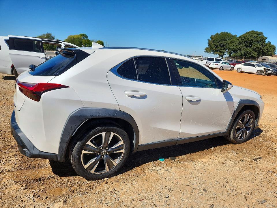 JTHX3JBH1N2046400 2022 Lexus UX photo no. 3