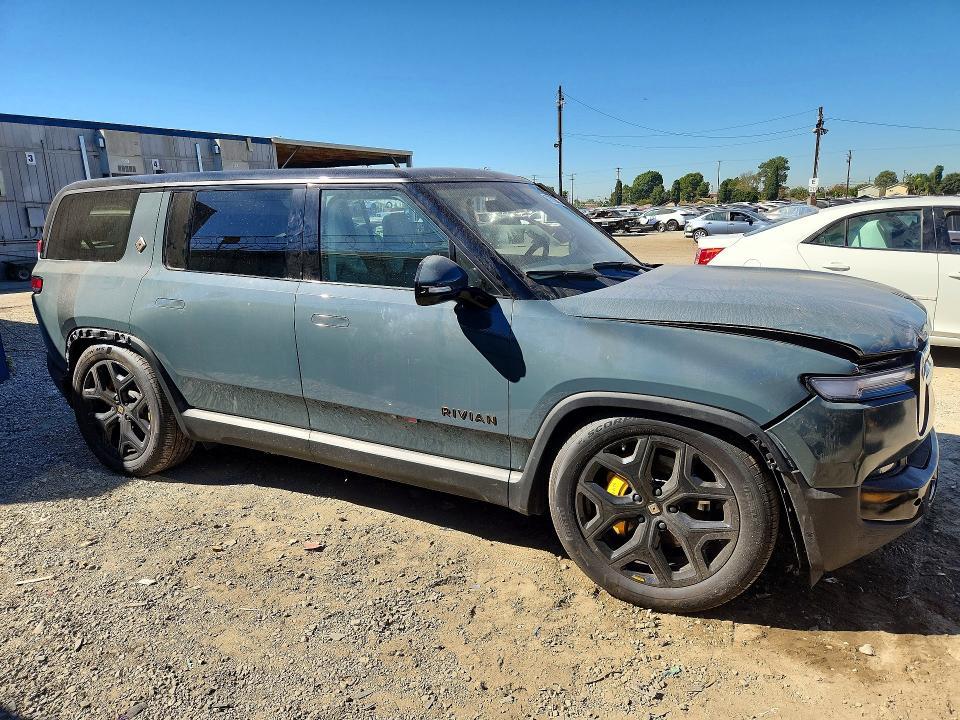 7PDSGCBP6SN061237 2025 Rivian R1S photo no. 4