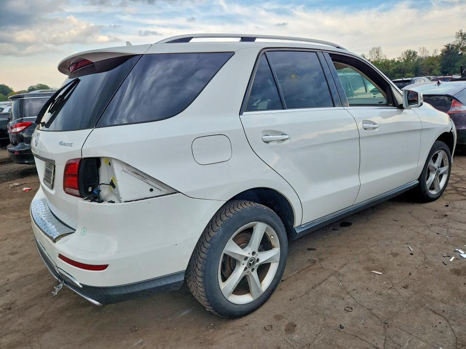 2018 Mercedes-Benz GLE-Class — VIN 4JGDA5HB3JB106431, şəkil 3