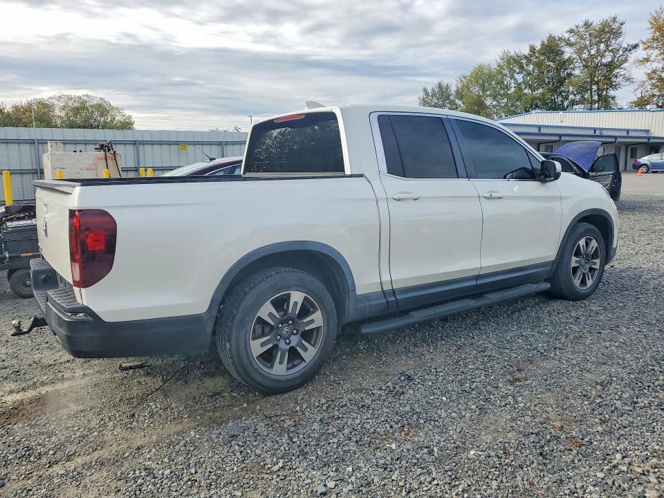 2017 Honda Ridgeline — VIN 5FPYK2F52HB010853, фото 3