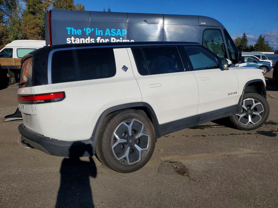 2024 Rivian R1S — VIN 7PDSGCBA3RN030999, şəkil 3