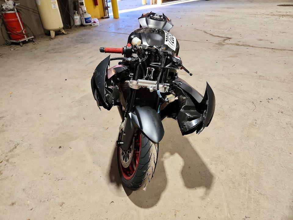 JS1GN7FA8H2100589 2017 Suzuki GSX-R600 photo no. 2