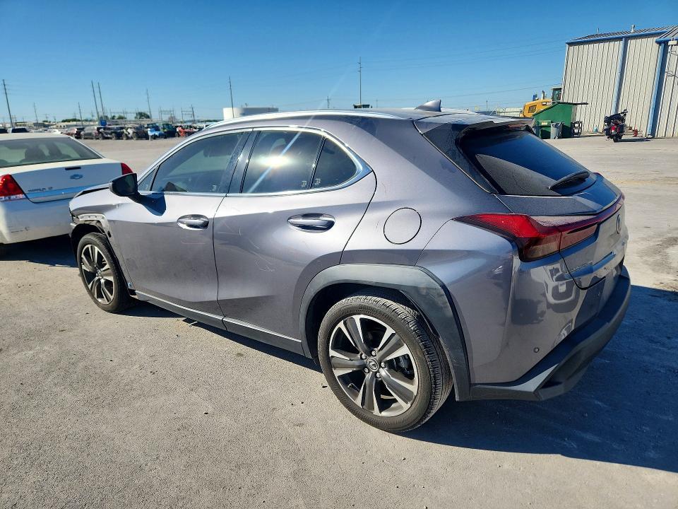 2021 Lexus UX — VIN JTHP3JBH3M2038961, şəkil 2