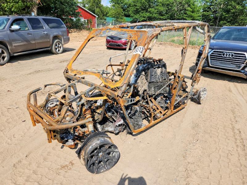 3JBKCAX29LJ000081 2020 Can-Am Commander photo no. 2