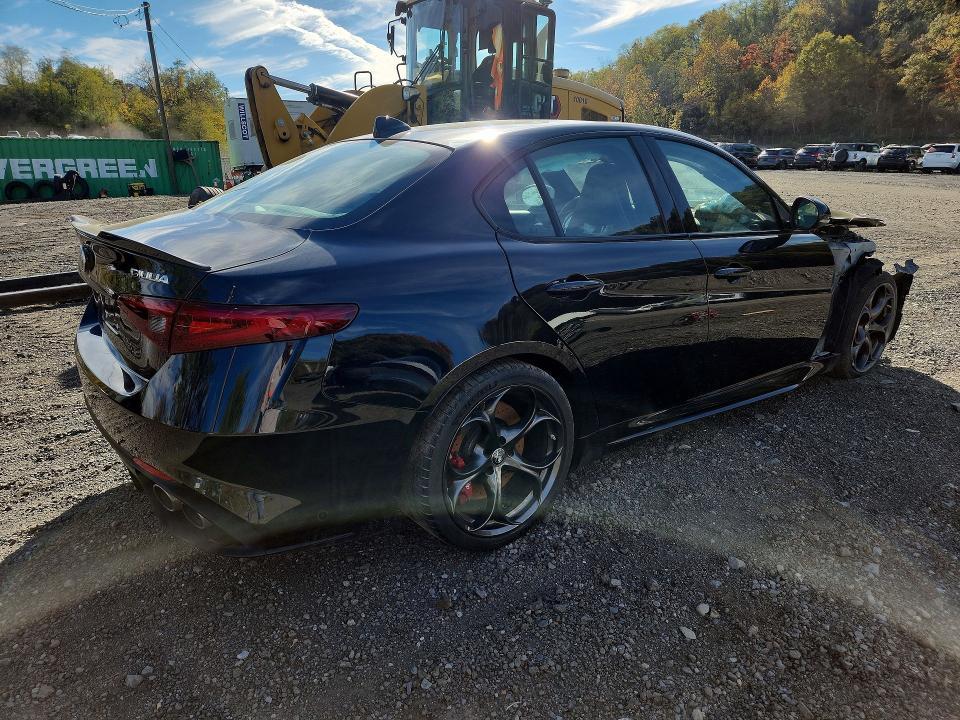2023 Alfa Romeo Giulia — VIN ZARFAMEVXP7676787, фото 3