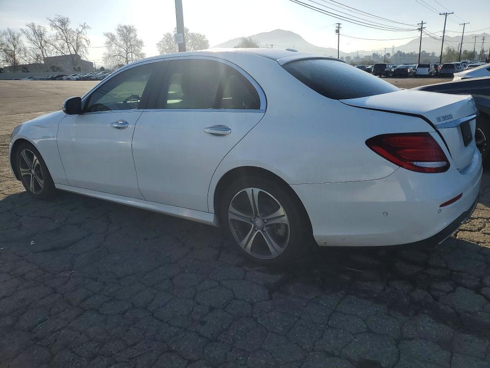 WDDZF4KB8HA098329 2017 Mercedes-Benz E-Class photo no. 2