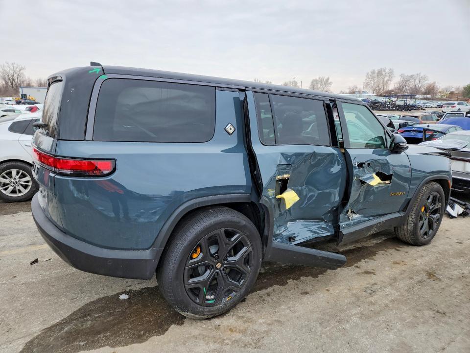 7PDSGBBP1TN081911 2026 Rivian R1S photo no. 3