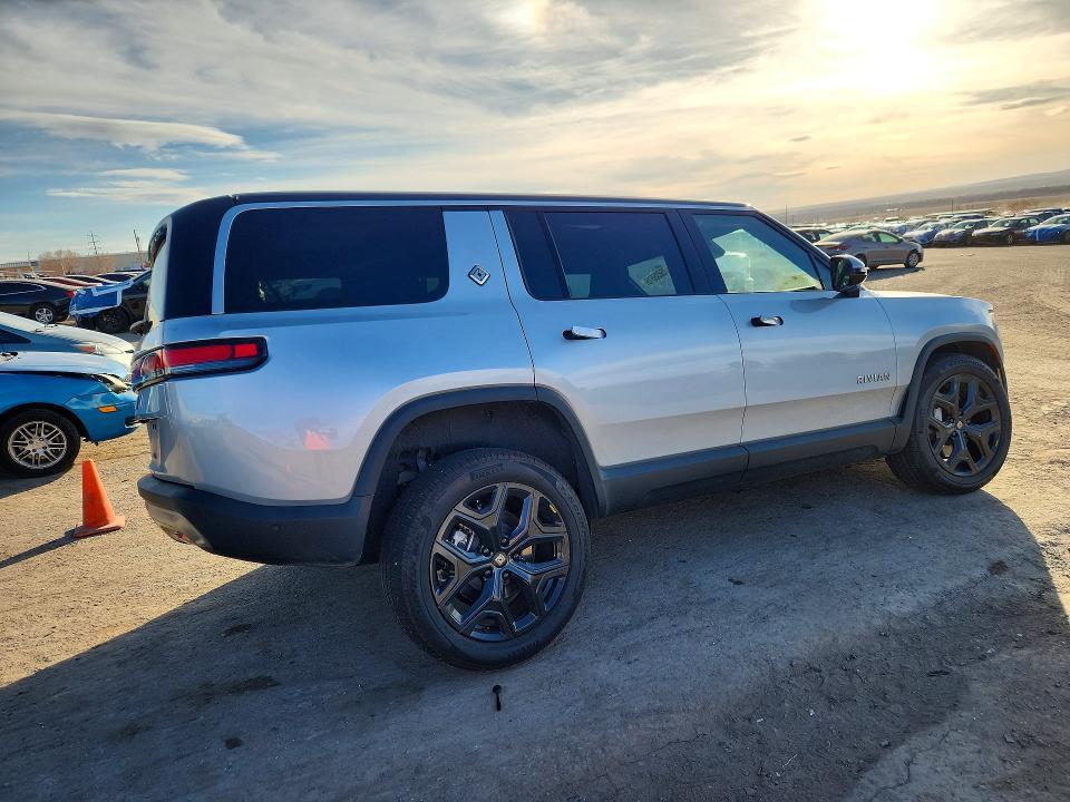 7PDSGBBA1SN064469 2025 Rivian R1S photo no. 3