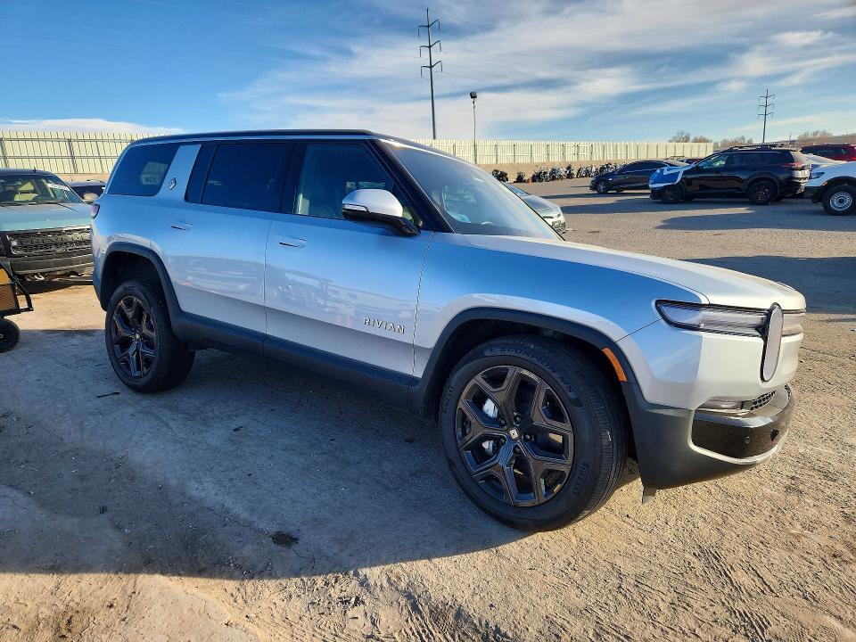 7PDSGBBA1SN064469 2025 Rivian R1S photo no. 4